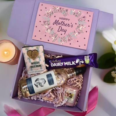 Mothers Day White Wine & Treats Hamper only £19.99