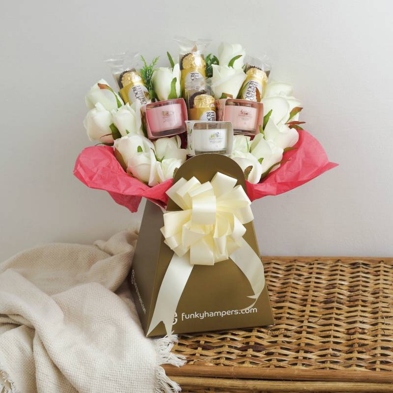 Yankee Candle and Ferrero Rocher Bouquet Yankee Candle and Ferrero Rocher Bouquet