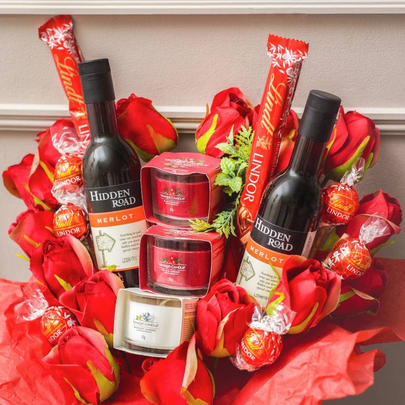 Yankee Candle, Red Wine and Lindor Chocolate Bouquet Yankee Candle, Red Wine and Lindor Chocolate Bouquet