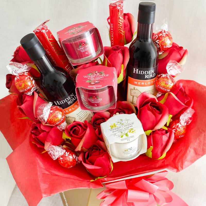 Yankee Candle, Red Wine and Lindor Chocolate Bouquet Yankee Candle, Red Wine and Lindor Chocolate Bouquet